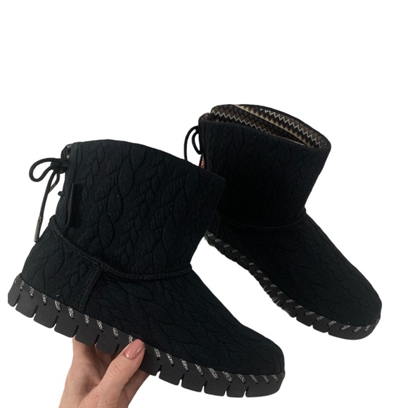 NIB Muk Luks Cable Knit Memory Foam Insole Lace-up Back Ankle Boots Black 8 - Picture 2 of 9